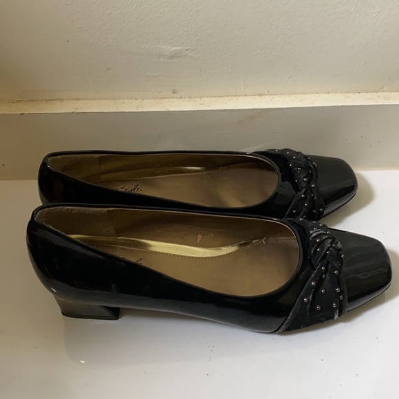 soft style women’s heels - Picture 2 of 3